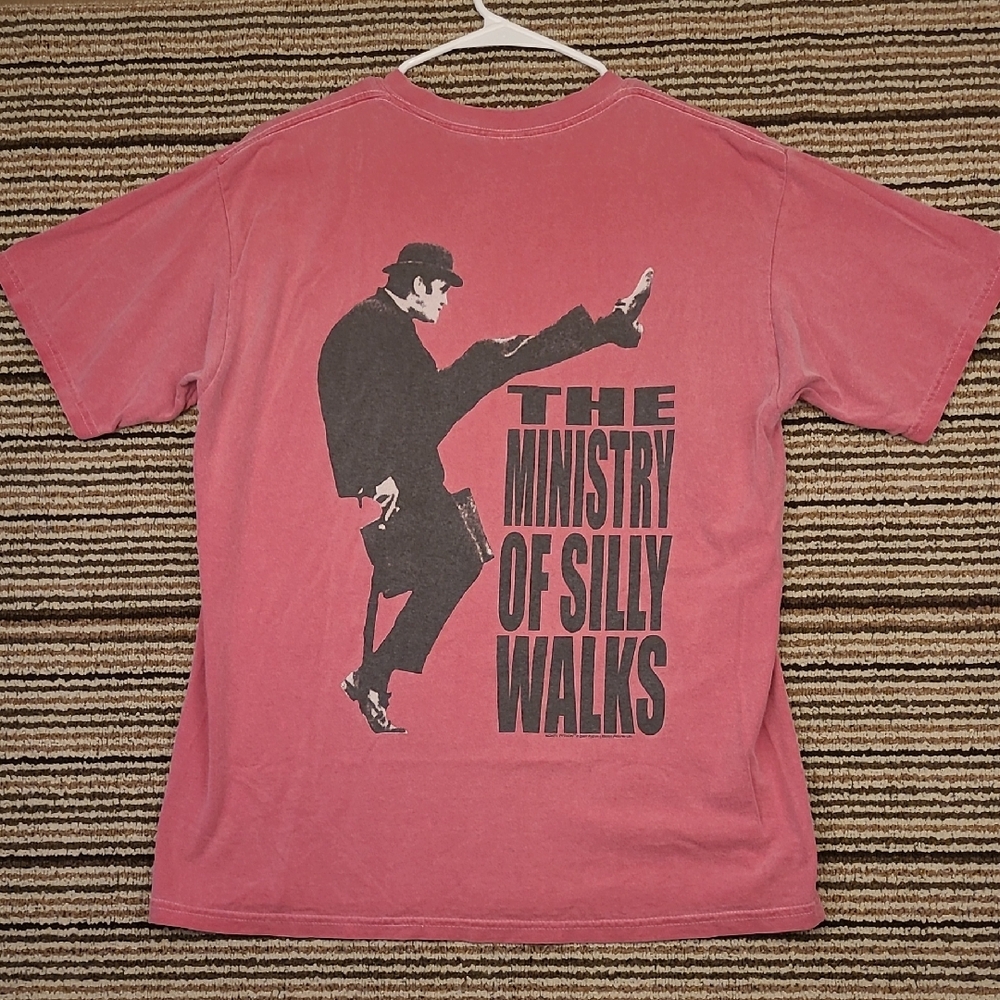 MONTY PYTHON The Ministry of Silly Walks Pink Cotton Large Mens T Shirt 2001 Y2K